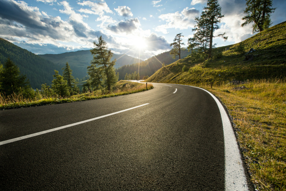 Comment utiliser le moteur électrique pour décarboner le transport routier en France ?