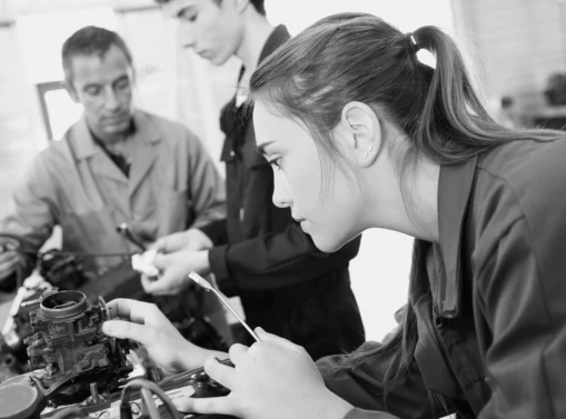 Pénurie de compétences et réindustrialisation : un étonnant paradoxe