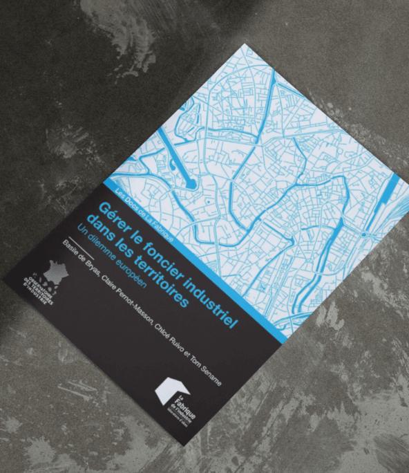 Couverture du rapport « Gérer le foncier industriel dans les territoires – Un dilemme européen » publié par La Fabrique de l’industrie, avec une carte urbaine en arrière-plan.